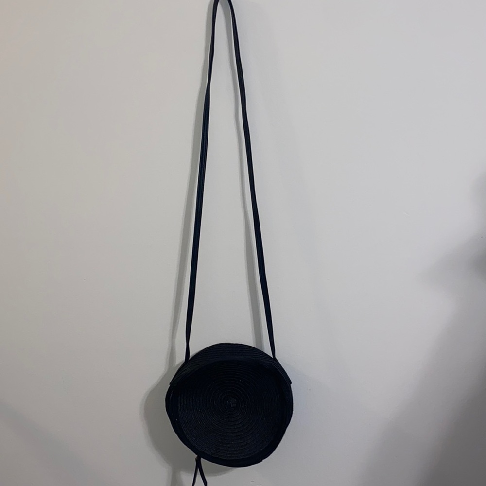 circle woven black purse